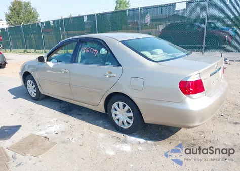 2005 Toyota Camry Le z USA, uszkodzony, nr VIN 4T1BE32K35U039798